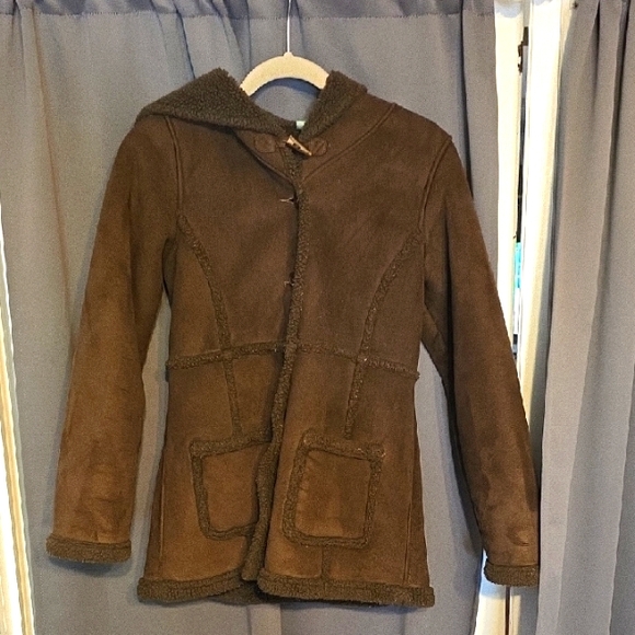L.L. Bean Other - L. L. Bean Girls Faux Brown Suede Hooded Jacket Sherpa Lining Trim L/14-16 READ